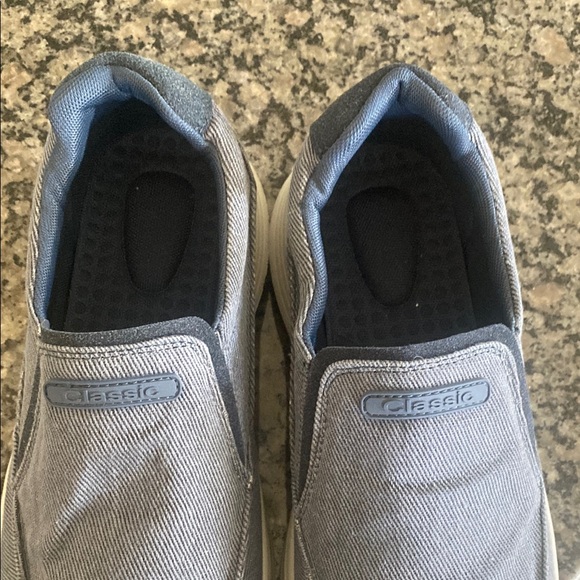 Blue Athletic Shoes with Lightweight Design - Picture 3 of 4